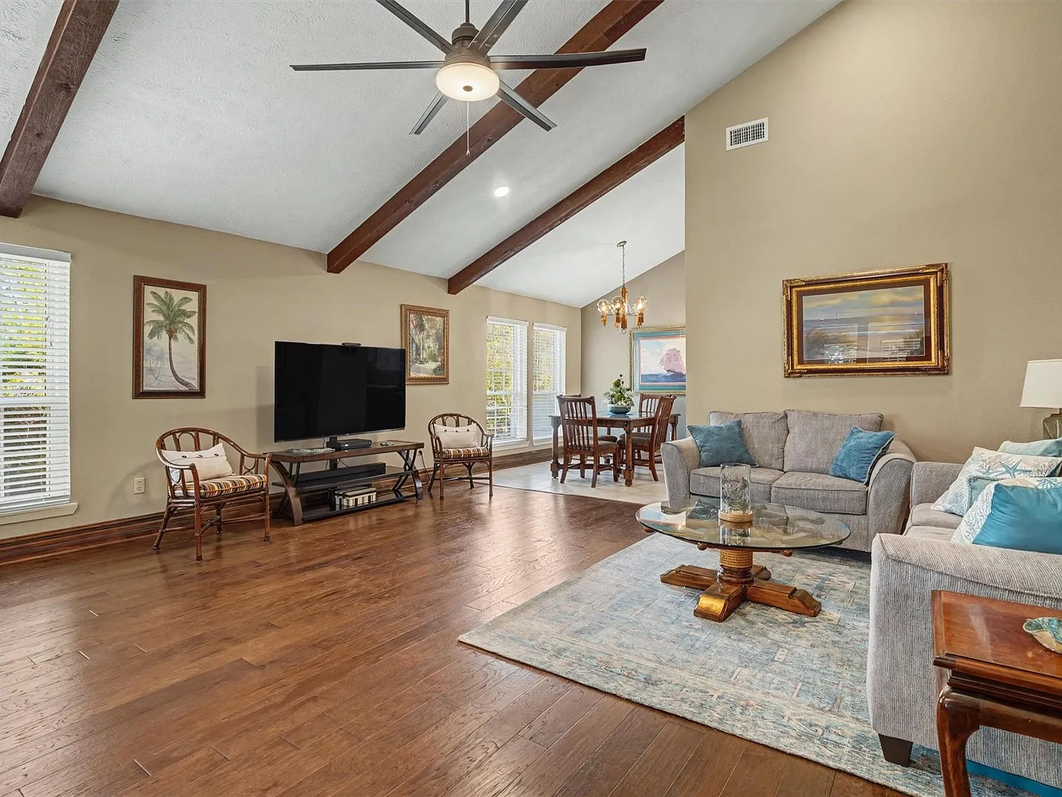 3 bed, 2.0 bath, 2552 sqft, $2,400 — Photo 4