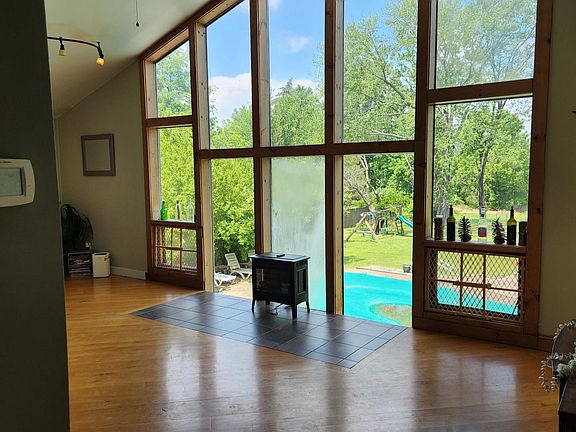 3rd image of 355 Stonehaven Dr