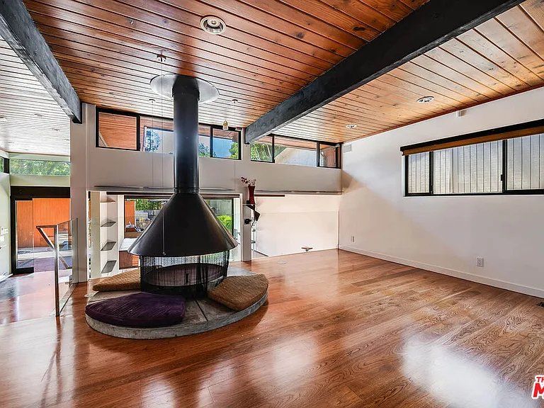 22277 Buena Ventura St — Photo 18
