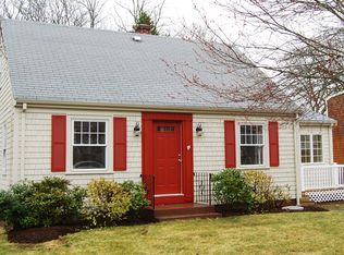 6 Herzig St, Bristol, RI 02809