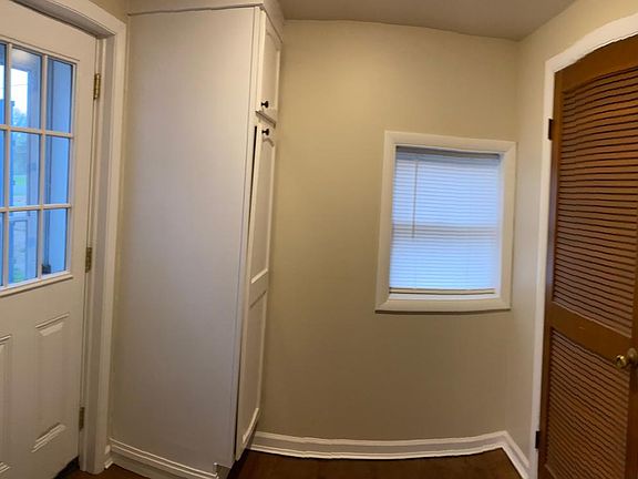 4th image of 501 E Eliza St