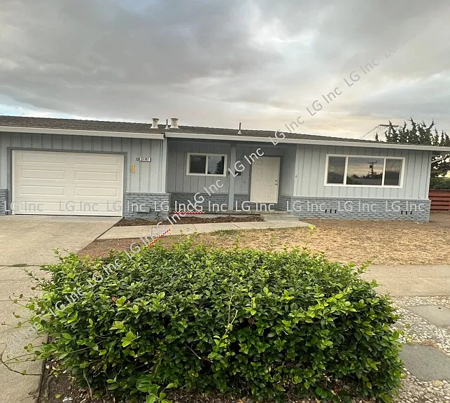 37747 Argyle Rd — Photo 1
