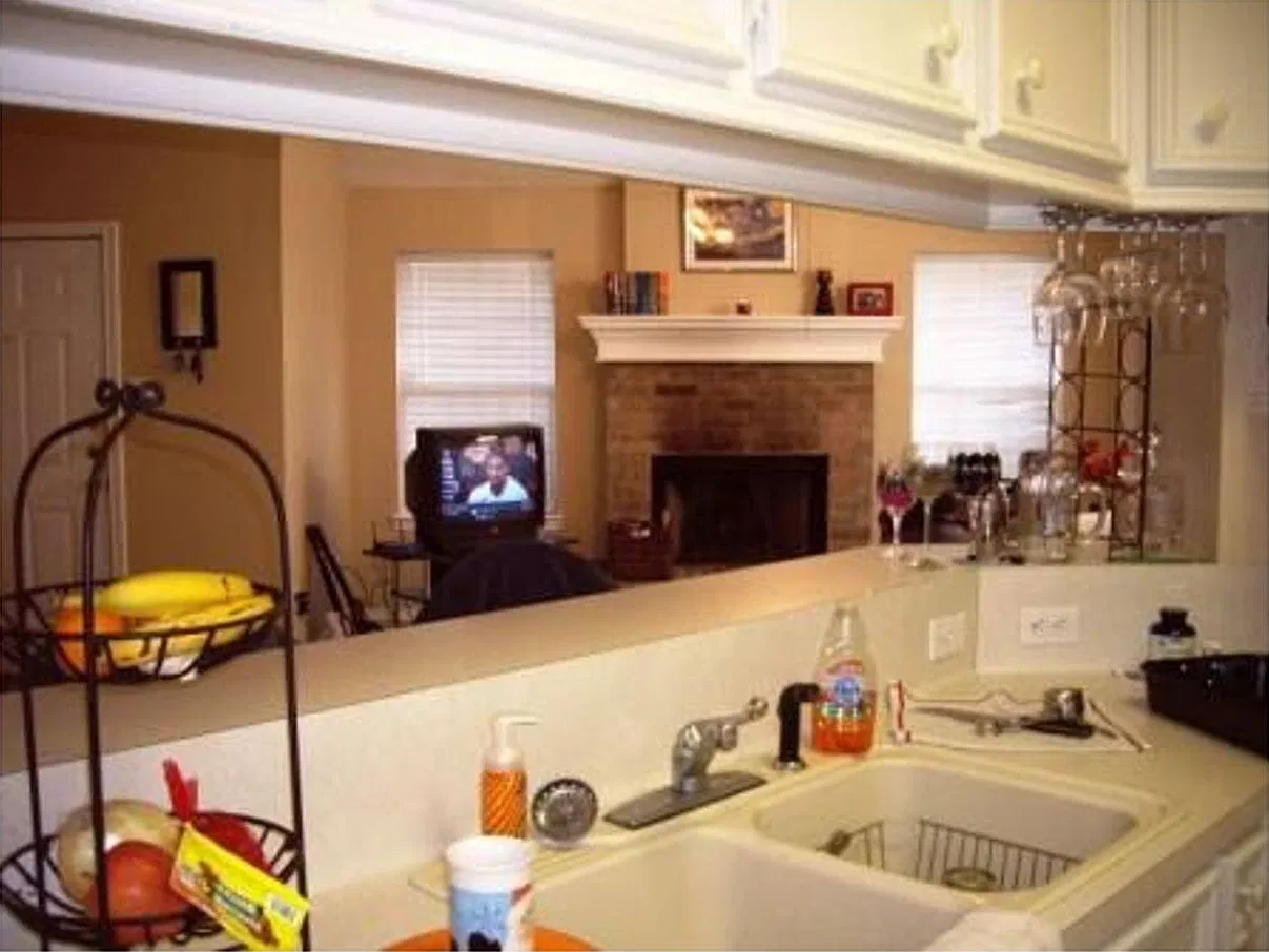 Spacious 3/2 duplex in great location — Photo 4
