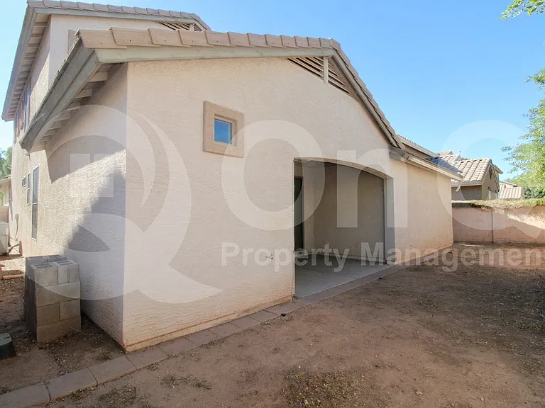 21066 E Munoz St — Photo 22