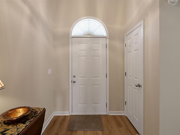 4th image of 3944 Winthrop Dr