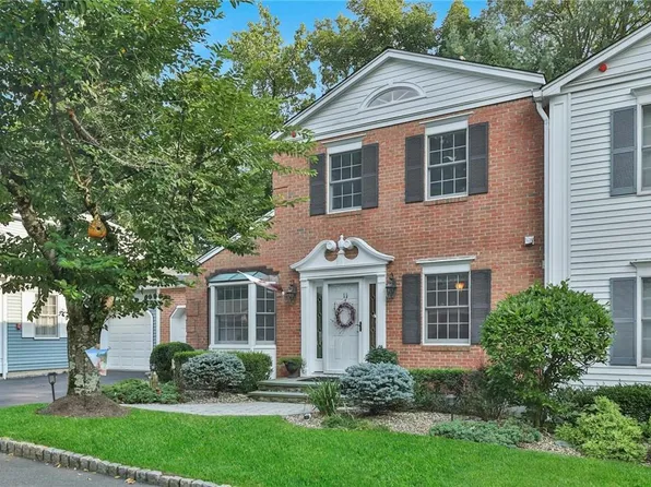 11 WASHINGTON Circle, New City, NY 10956