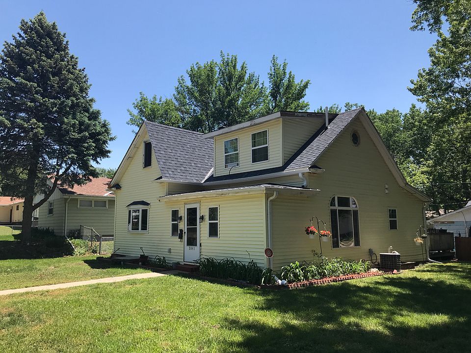 2nd image of 2041 Adams St