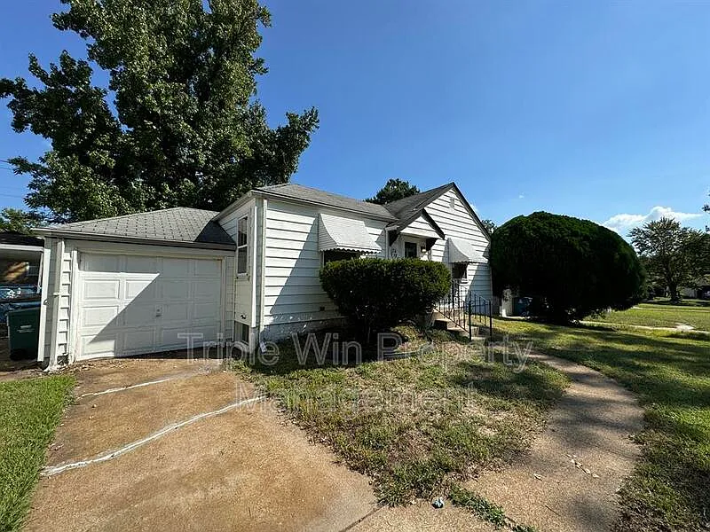 2 bed, 1.0 bath, 792 sqft, $1,250 — Photo 3