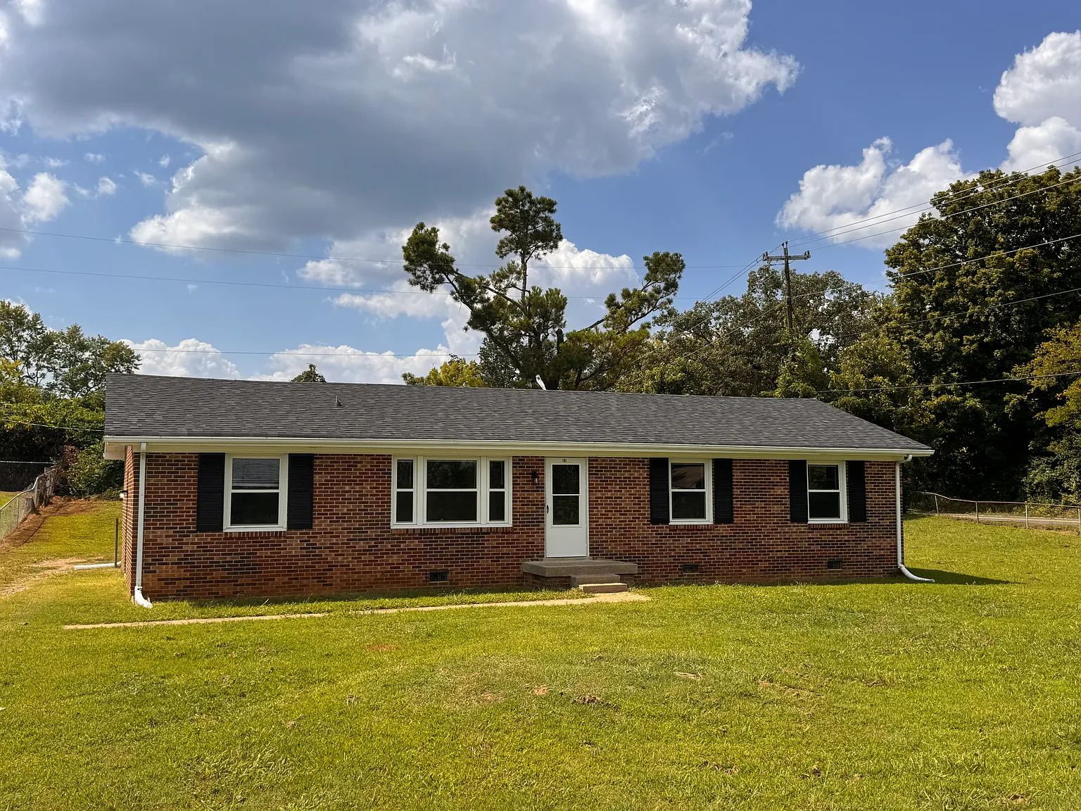 3 bed, 1100 sqft, $1,400 — Photo 1