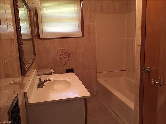 5th image of 258 Walker Manor Dr