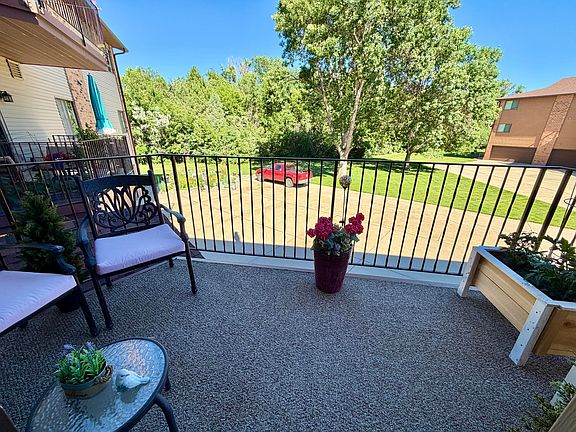 3rd image of 1940 Meadowlark Ln APT 203
