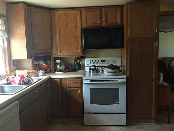 3rd image of 299 Parklane St