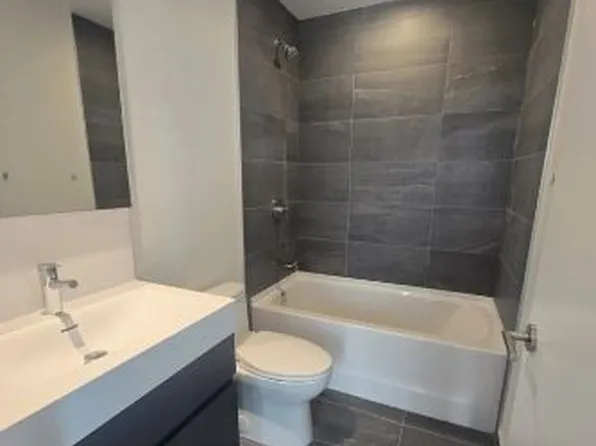 39 Mary St #3004, Barrie, ON L4N 1S9