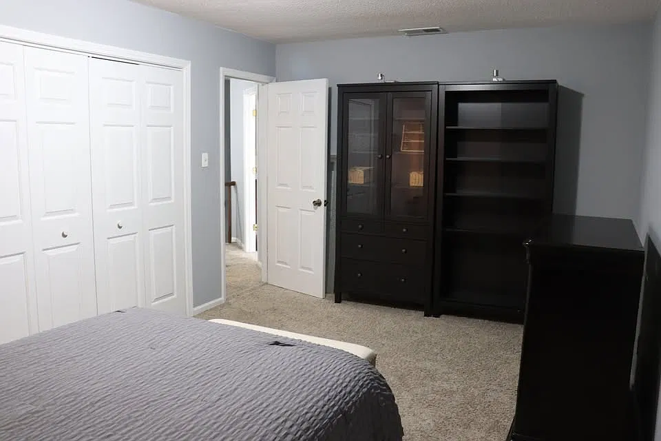 3 bed, 1700 sqft, $925 — Photo 2