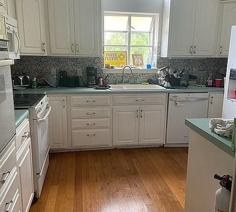 5th image of 6310 N Lagoon Dr