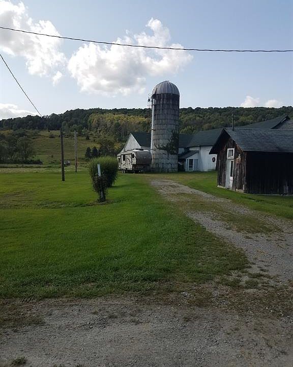 2nd image of 1571 Union Center Rd