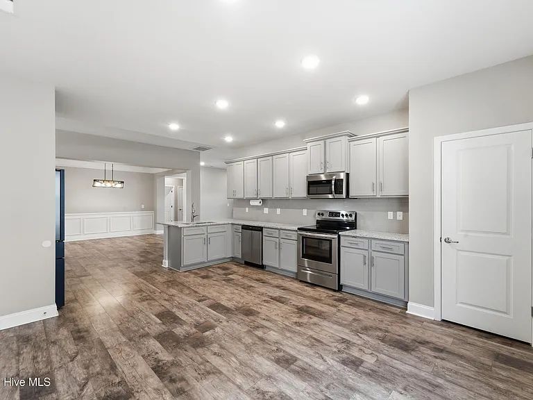 755 Greenwich Pl — Photo 16