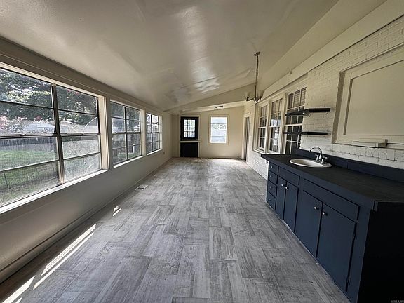 4th image of 220 Fussell Ave