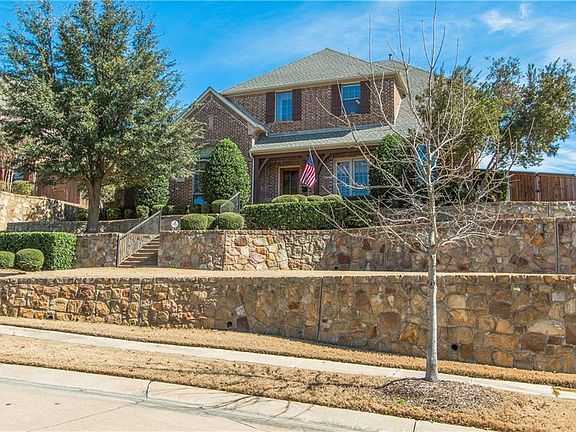 2nd image of 925 Sir Constantine Dr