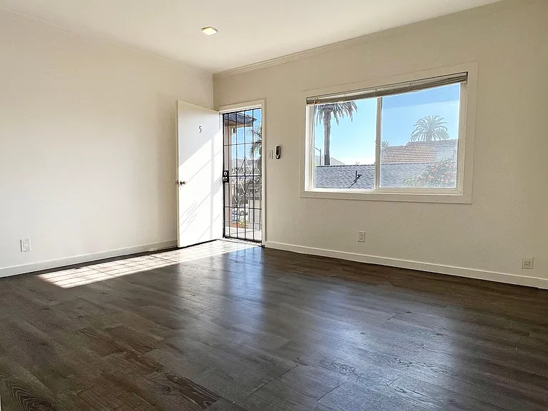 1071 Olive Ave #5 — Photo 4