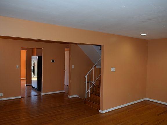 3rd image of 4 Poinsettia Ct