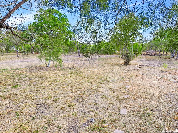 5th image of 405 COUNTY ROAD 3820