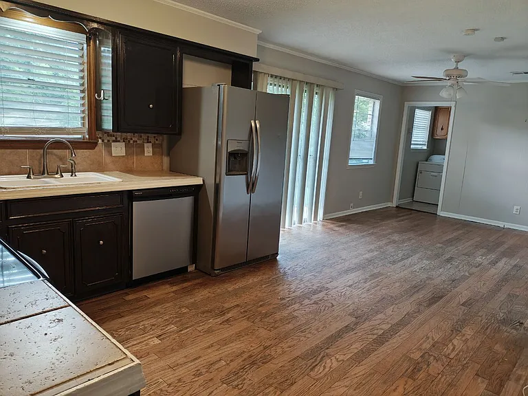 324 Burnside Dr — Photo 9