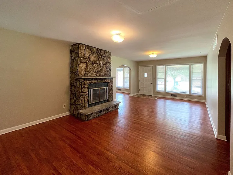 3412 W 9th St N — Photo 3