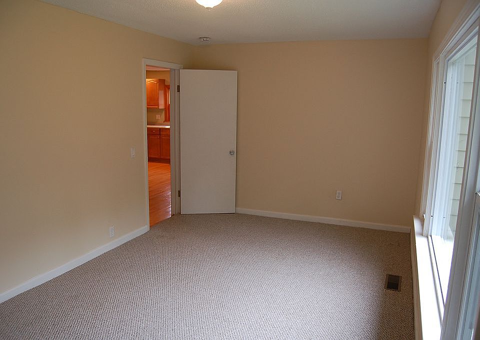 2nd image of 118 Waterbury Rd