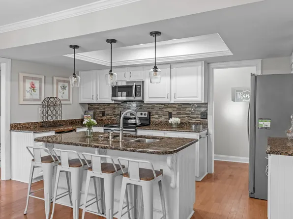 106 Wimbledon Ct, Cary, NC 27511