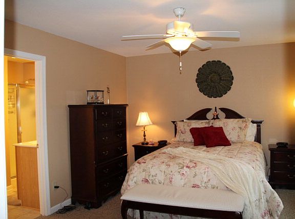 4th image of 233 Greenview Dr