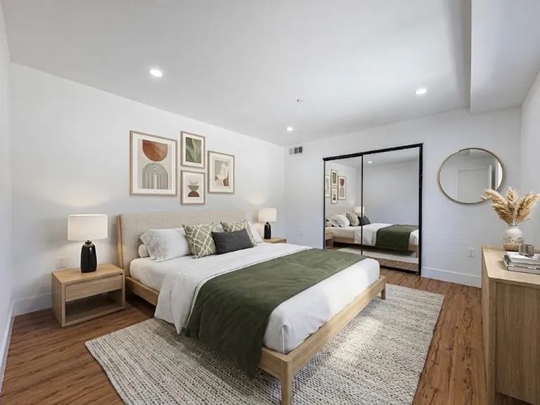 Luxury 3 & 4 Bed Townhomes | Walk to NoHo Arts District + Toluca Lake — Photo 10