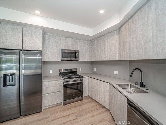 4th image of 2828 London St #207
