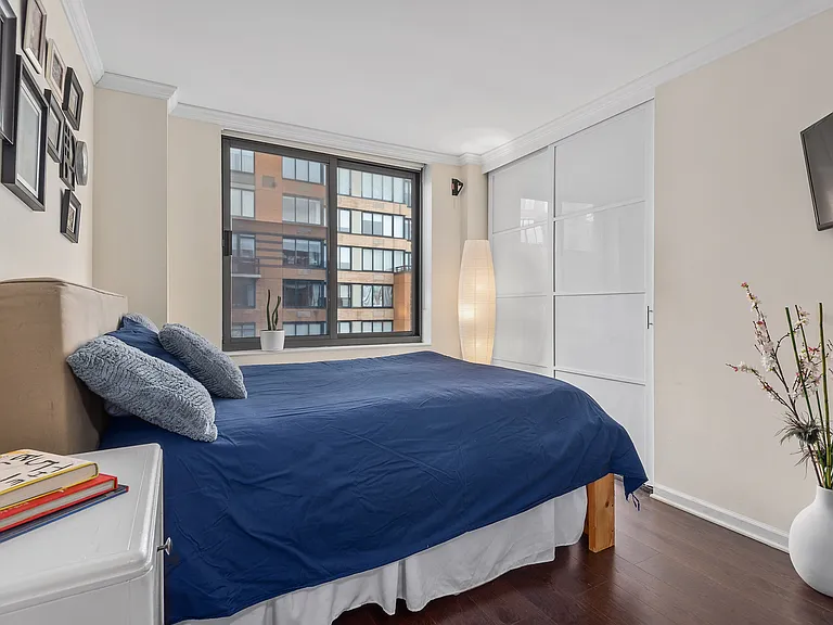 2 S End Ave #8L — Photo 6