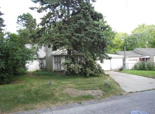 11 S Hickory Ave, Fox Lake, IL 60020
