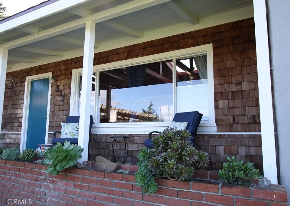 525 Ramona Ave