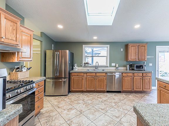 4th image of 1822 N Meadows Pl