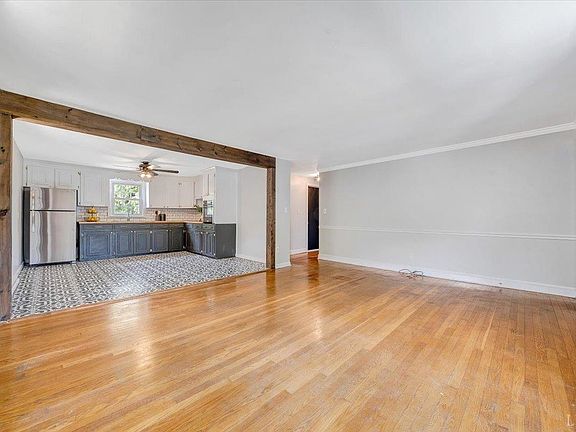 5th image of 2209 Broadway St