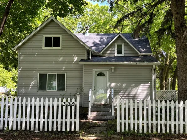 309 7th Ave W, Swea City, IA 50590