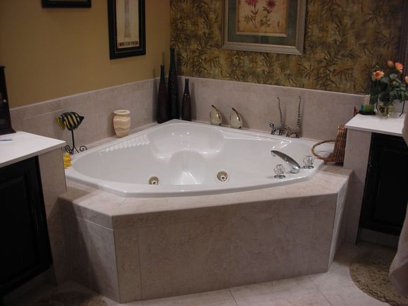 Jacuzzi/ new Tile