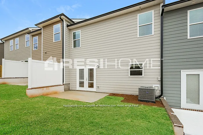 203 Aurora Ln — Photo 14