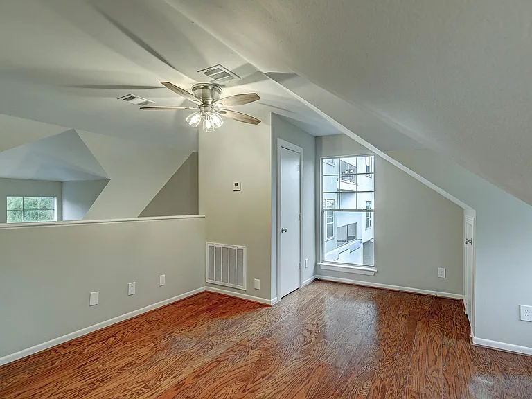 1401 Castle Ct — Photo 14