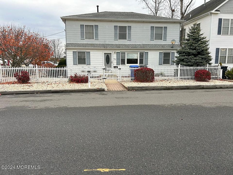 2nd image of 206 8th Ave
