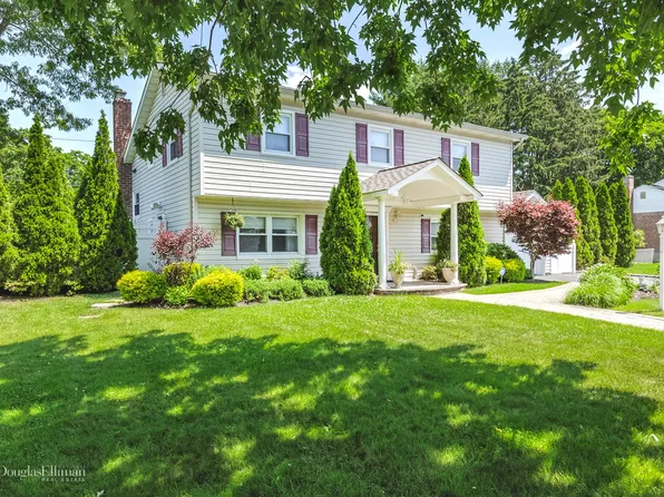 15 South Ln, Huntington, NY 11743