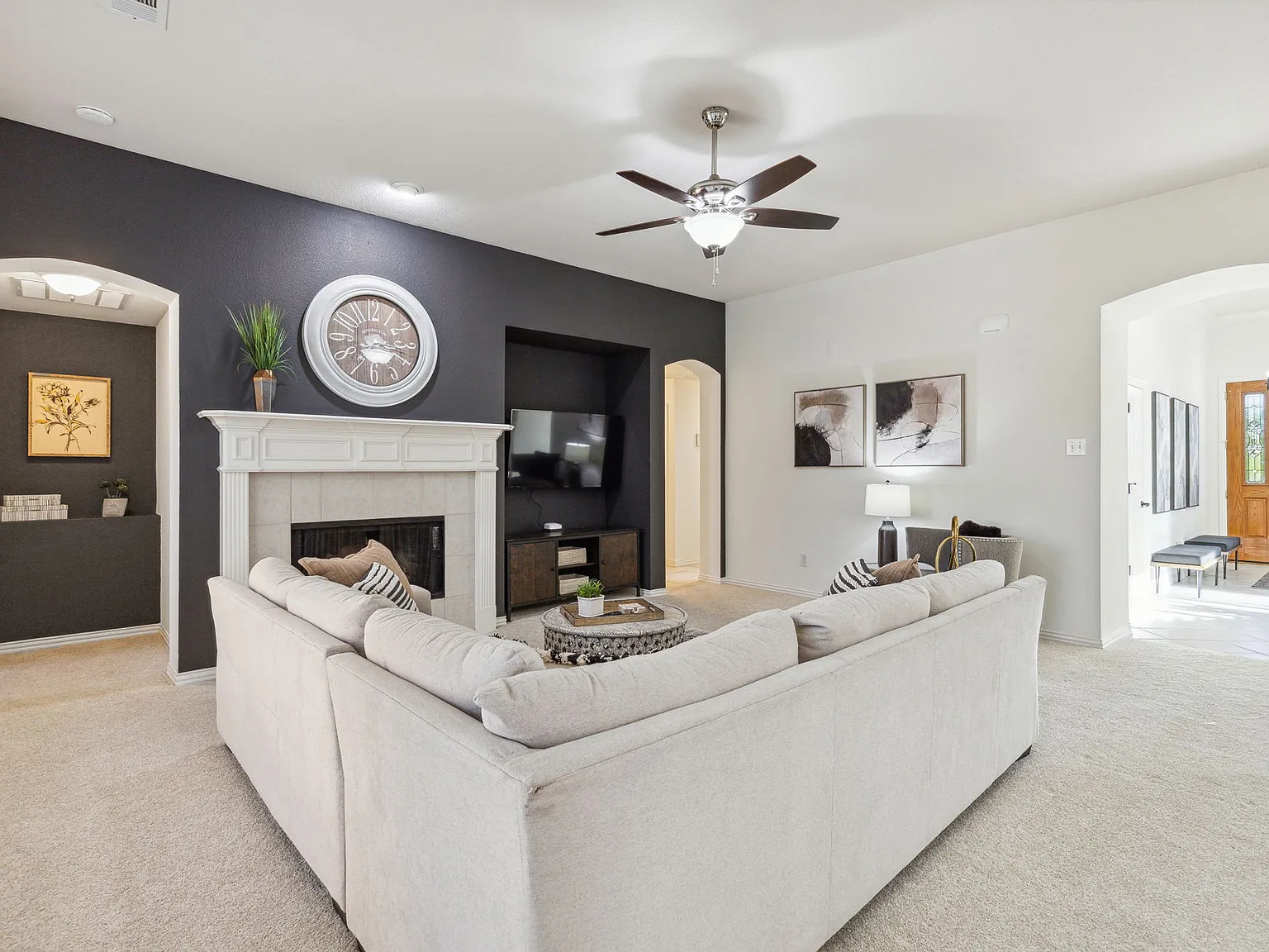 4 bed, 2324 sqft, $8,100 — Photo 4