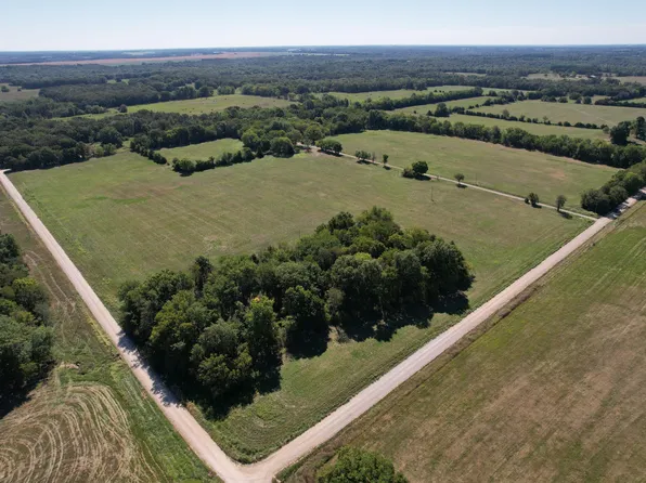 884 NE 90th Lane, Lamar, MO 64759
