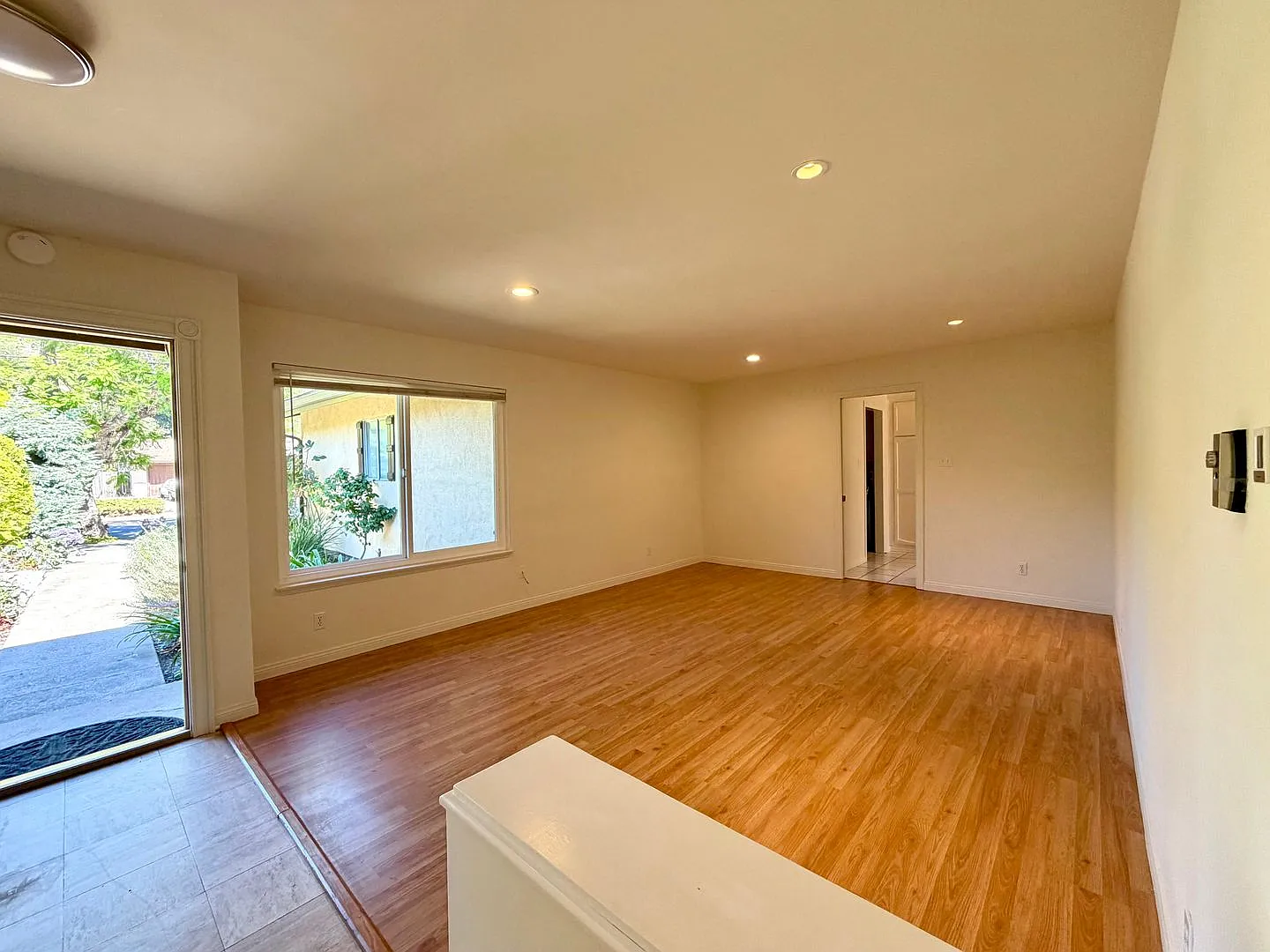 Lovely Remodeled 4 bedroom 2.5 bathroom home in the coveted Mountain View School District — Photo 3