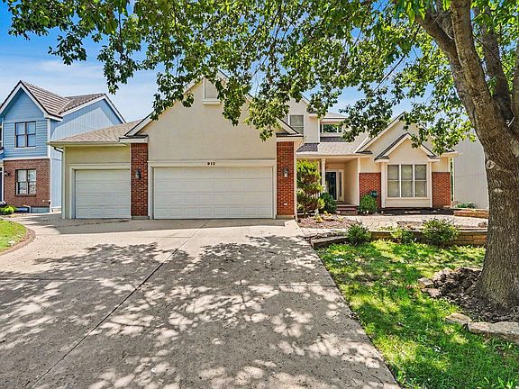 2nd image of 912 Summerfield Ct