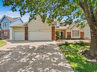 912 Summerfield Ct, Lawrence, KS 66049