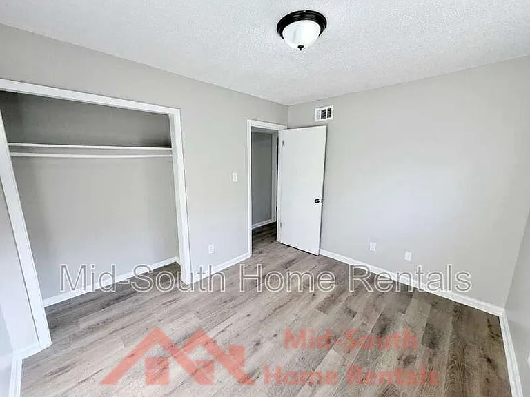 139 N Claybrook St #9 — Photo 10